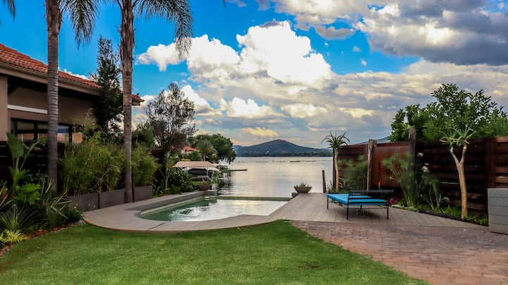 The Lakeview 5BR Villa Pecanwood Golf Estate