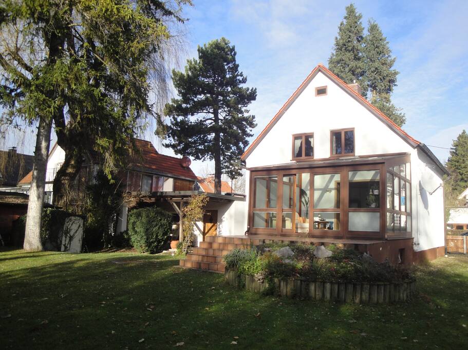 Aussenansicht Südterrasse mit Garten