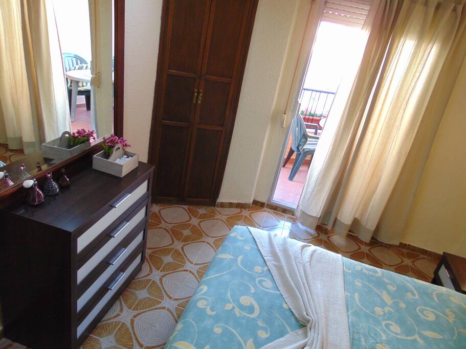 Salida al balcón desde habitación de matrimonio