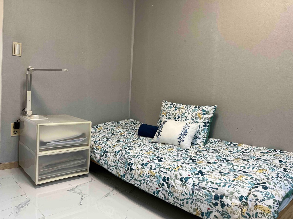 Спална соба бр. 100: 