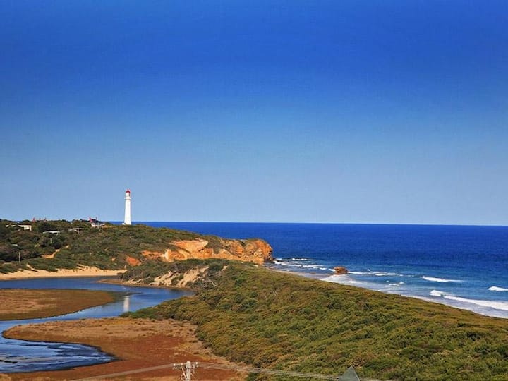 Satis Beach House, Great Ocean Road Linen provided Houses for Rent in