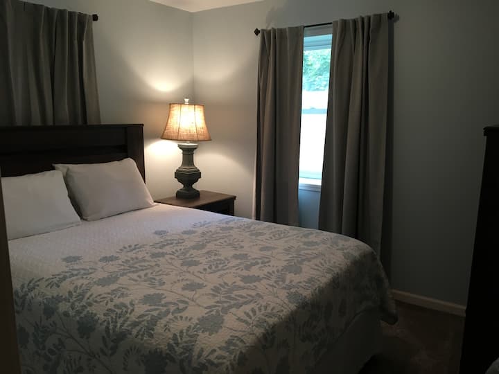 标准双人卧室/电视