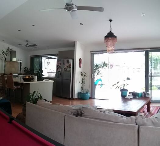 Luxury Eco home in rainforest, 10min from Noosa gallery image 4