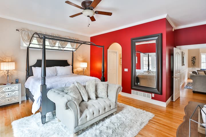 Master Bedroom (Main Level)