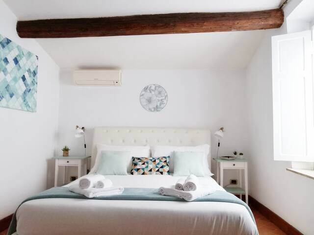 CAMPO dè FIORI dalle Finestre gallery image 2