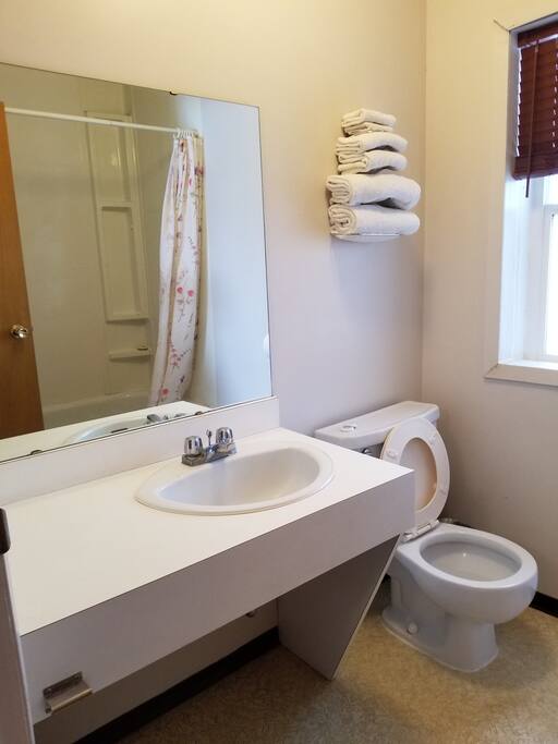 1Queen bed bathroom