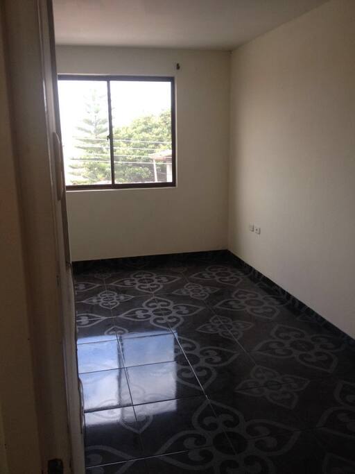 Habitacion amplia con closet