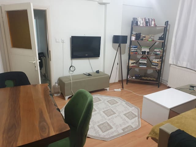 Metroya yakın güzel konumlu daire