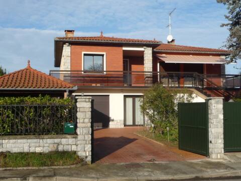 T5 in large villa near Toulouse.