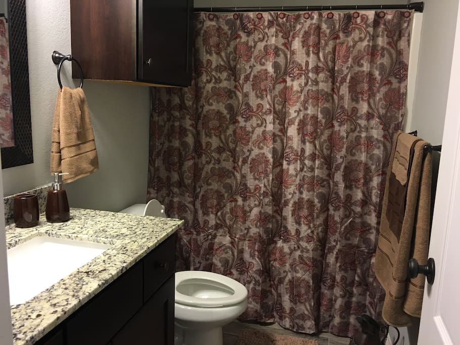 Full Bathroom with shower/tub combination