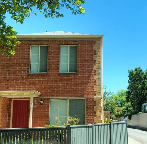 Ballarat Central
2Bd Townhouse. 
Perfect Getaway.