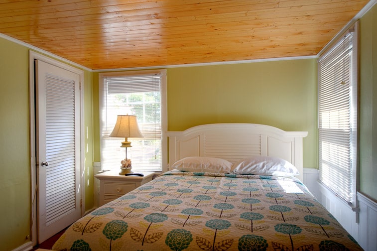 1st Bedroom with Queen Bed