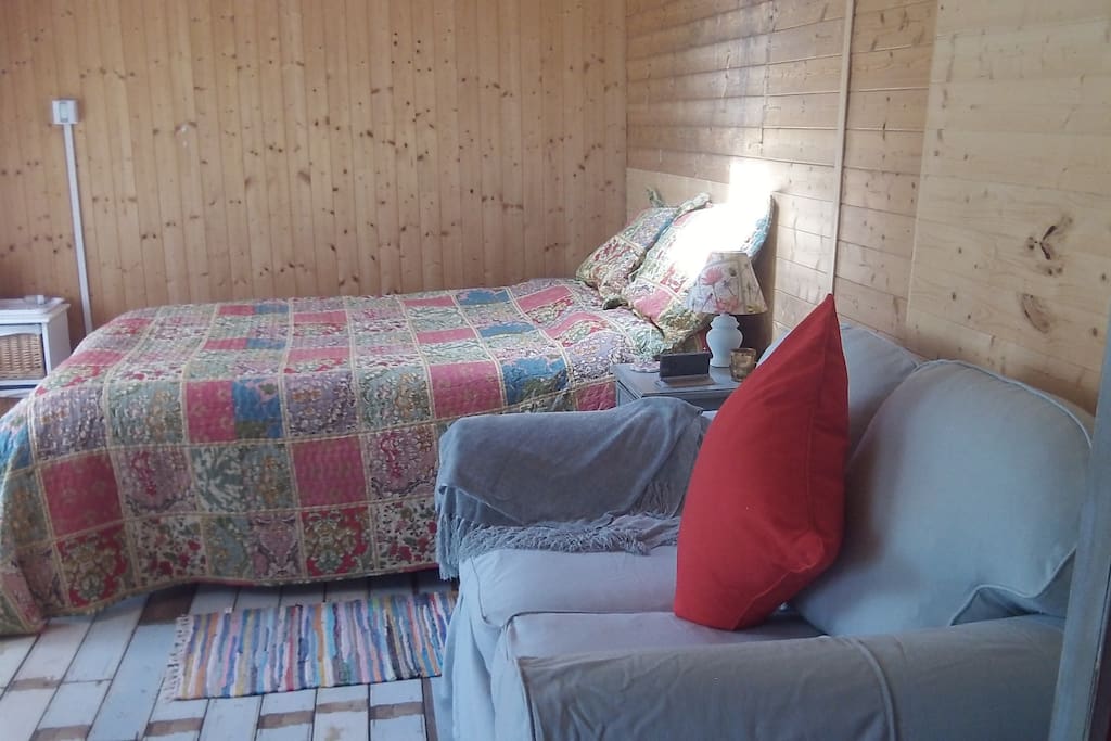 Summerhouse bed and sofa