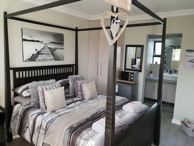 Private Modern Room in Secure Estate