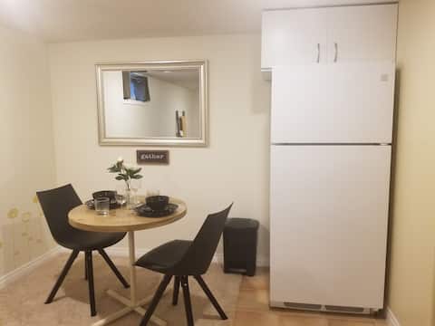 Quaint & Cozy Broadway Basement Suite
