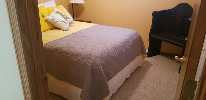 Четврта спална соба со брачен кревет