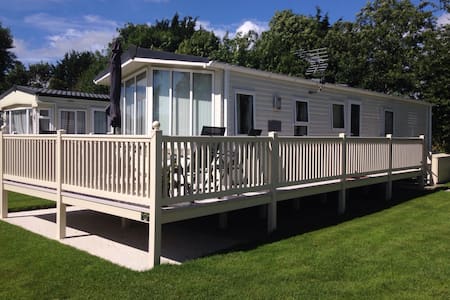 Top 20 Holiday Lettings South Cerney, Holiday Rentals 