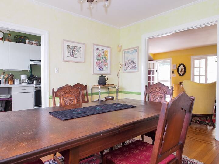 Artsy Homelike 3bdr Rowhouse Office fastWIFI Prkng
