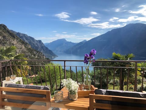 GARDEN 5: new flat, stunning views on Lake Garda