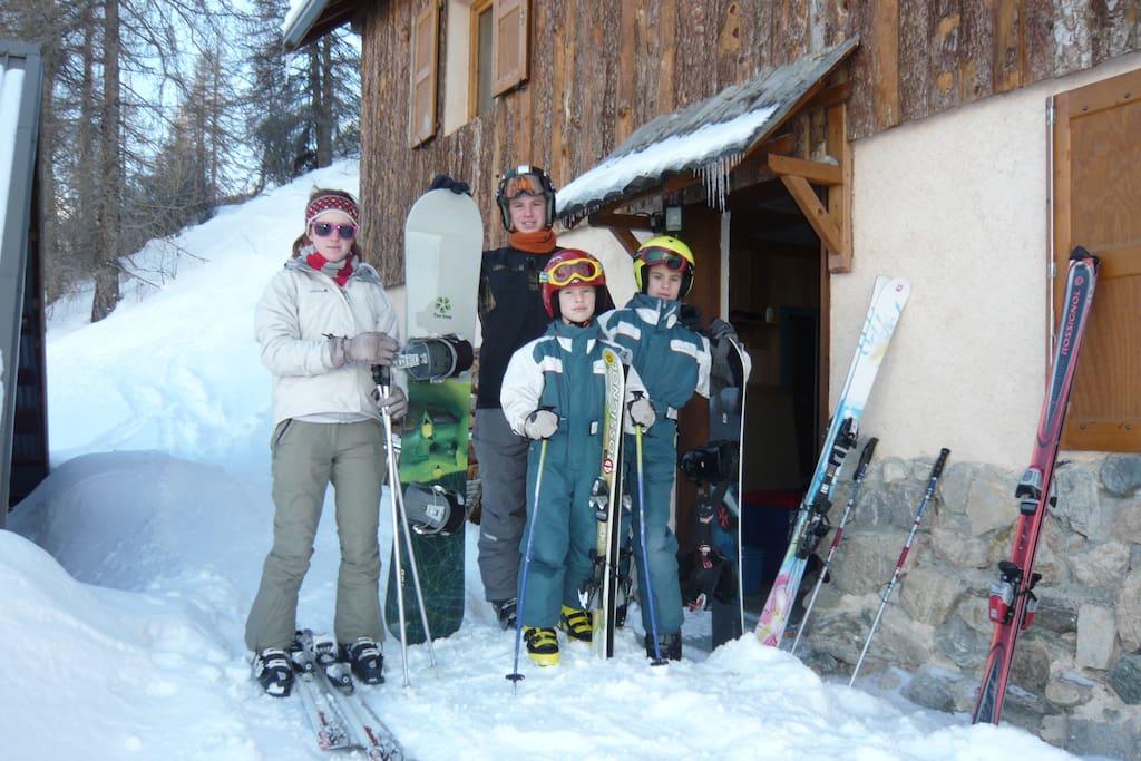 Départ et retour skis aux pieds