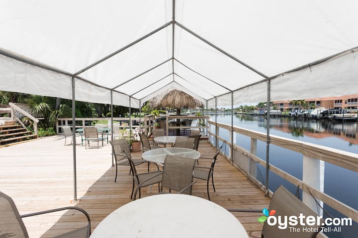 Hideaway Waterfront Resort Economy A9