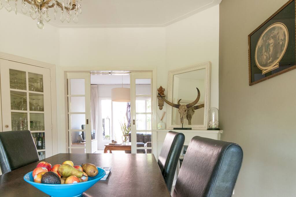 Livingroom ensuite.
