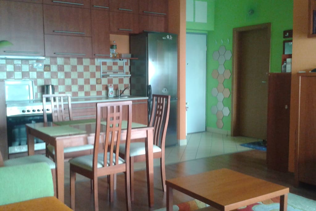 Konyha-étkezővel, Kitchen with dining table