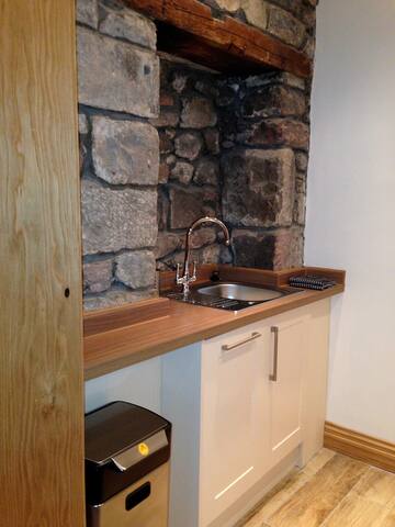 Top Royal Mile Lawnmarket Old Town gallery image 5