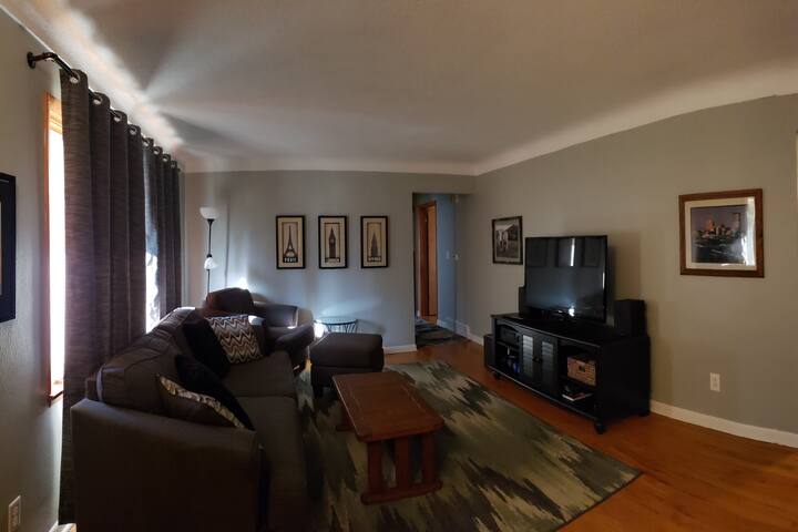 Pleasant Hill Home Minutes from State Fairgrounds