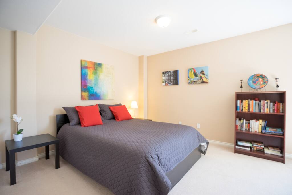 1st Bedroom with Queen bed, TV with cable and Netflix.