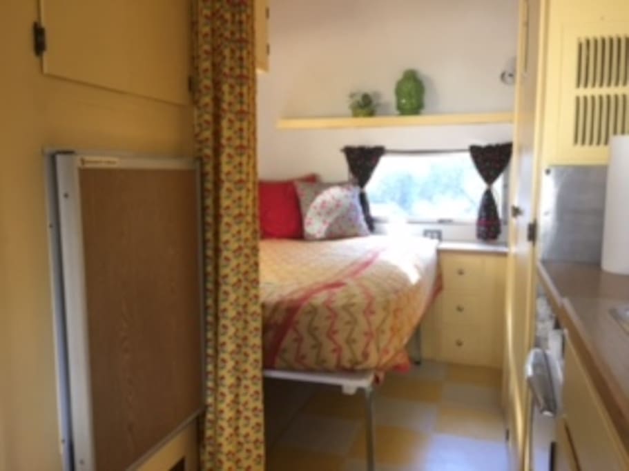 Full size bed, sleeps 2 adults comfortably, although snuggly. AC and refrigerator.