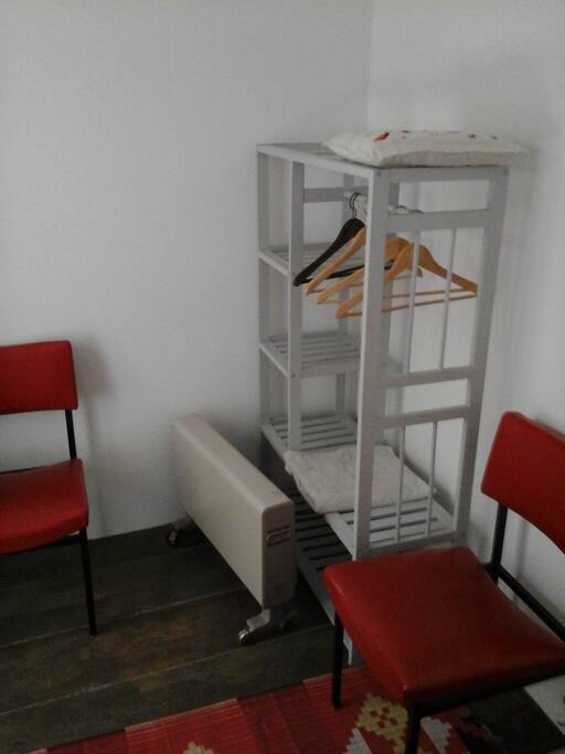 l'intérieur de la chambre dans la cour