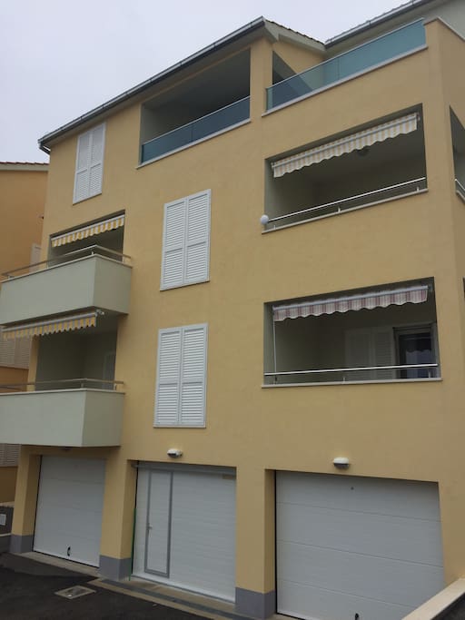 The building. The apartment is on the first floor, on the first right.