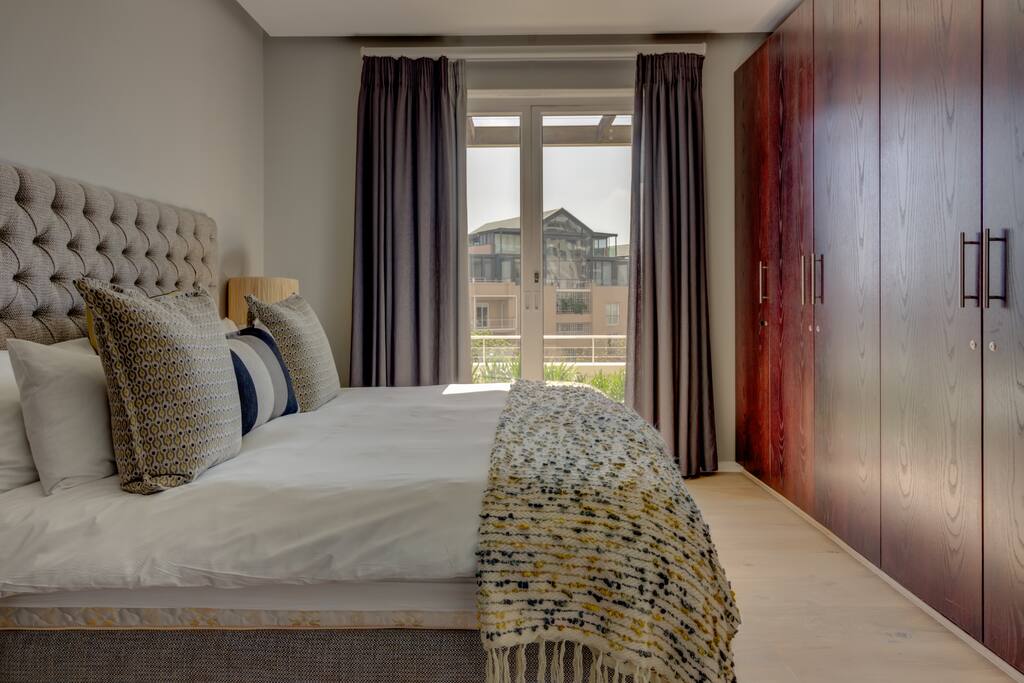 Main bedroom / Views
