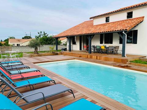 Large cottage Pool and HOT TUB  near Puy du Fou