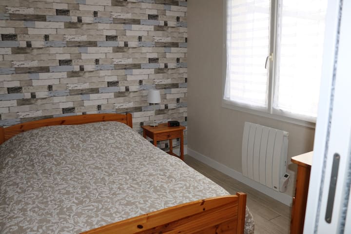 Gerenoveerde slaapkamer 1, bed 140