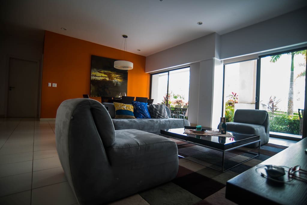 Beatiful living room with air conditioner and direct access to the garden and the pool