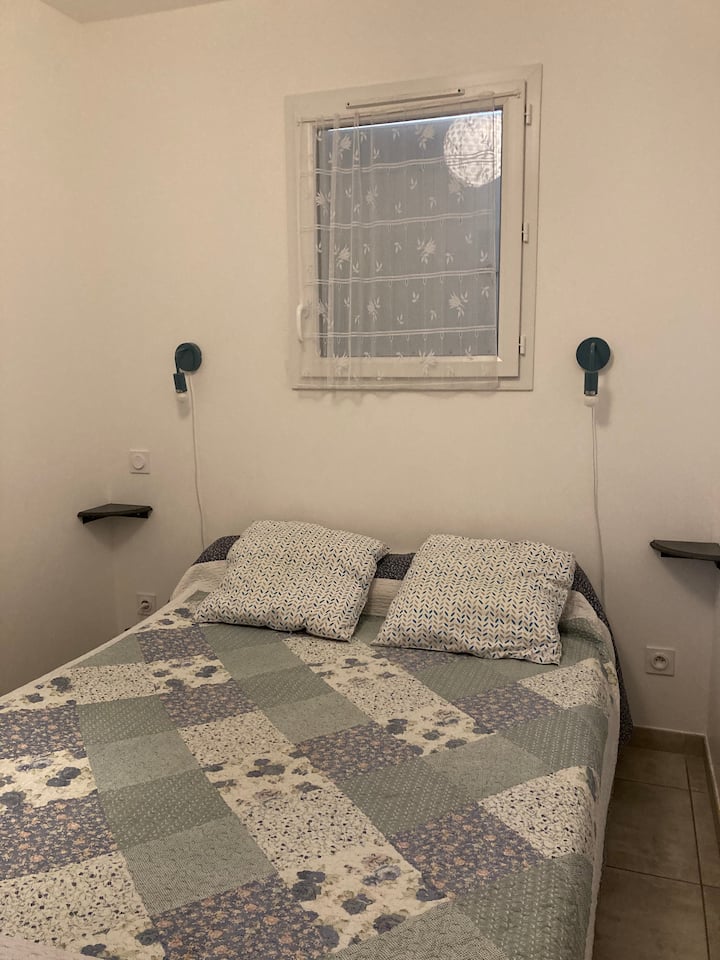 El dormitorio principal también está equipado con un armario con vestidor.