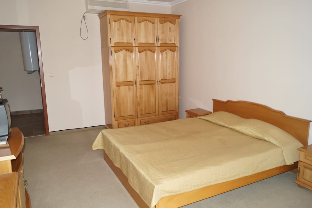 bedroom, double bed
