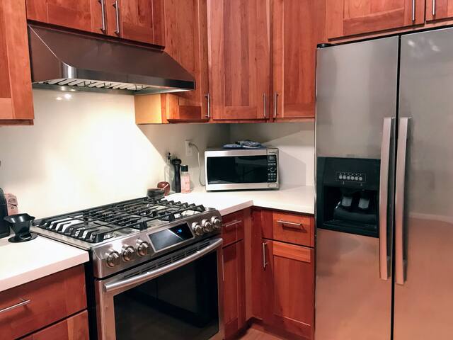 Spacious Upper Haight Condo gallery image 5