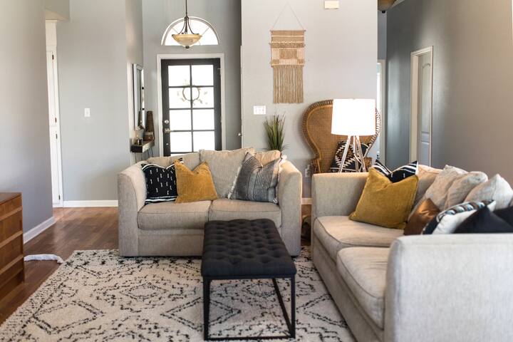 ★ Open Concept | Comfortable Getaway ★ Norman