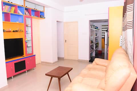 Private room/All household amenities/Long stay