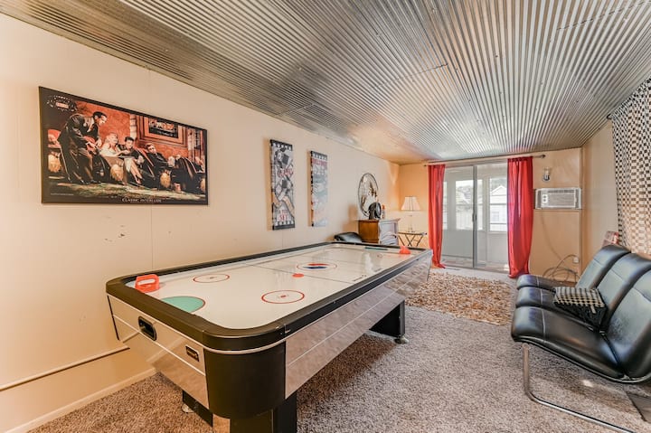 Cheerful 2 Bedroom Residential Home With Charm - Wichita, KS