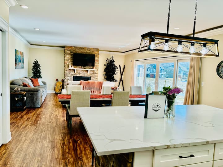 6br+ 10 Min Walk To Town, Golf 1.5 Mi +Game Room. - Ellicottville, NY