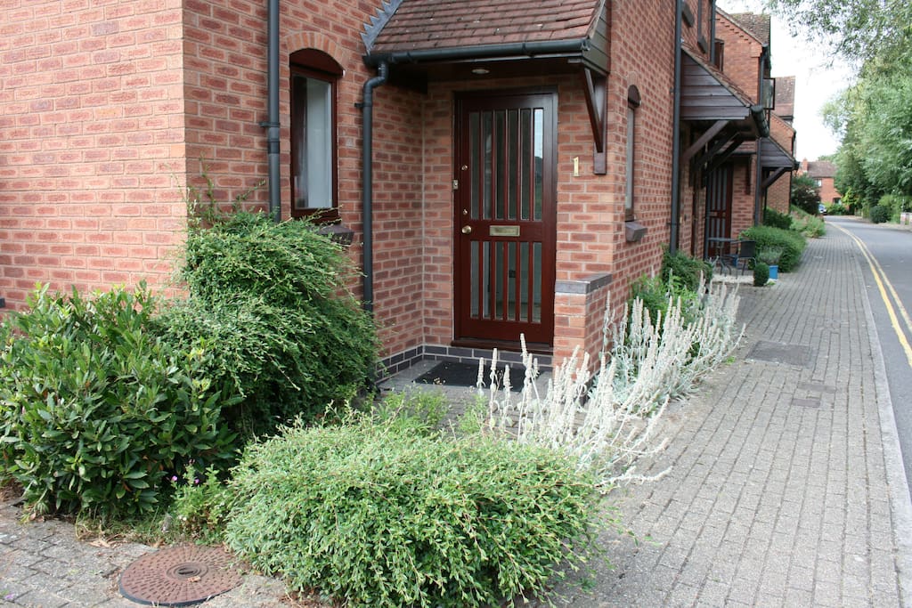 Front door entrance to the ground floor Studio apartment - cul de sac adjacent to the Canal in central Stratford.