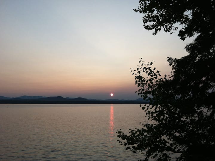 Lakeside cabin on Lake Champlain in Charlotte, Vt Cabins for Rent in