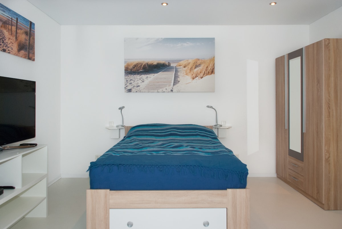 Top Airbnb: Leverkusen City - Apartment "Neptune" with Terrace in Wiesdorf