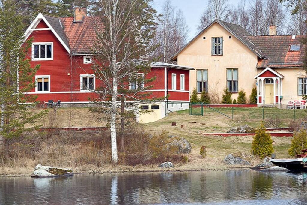 Haus mit ehemaliger Schule/ House with former school