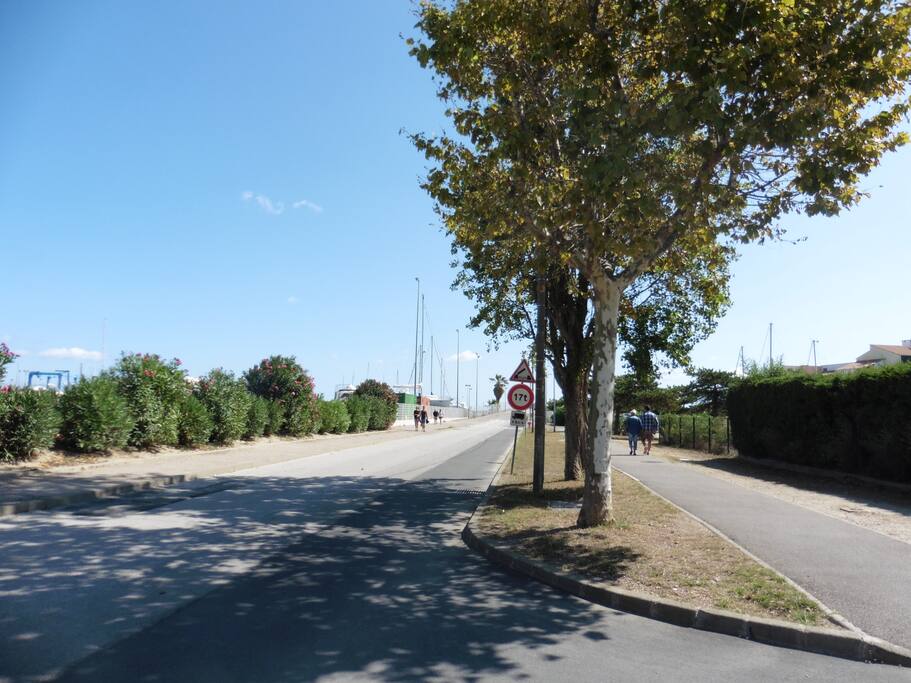 Au bout de l'allée... la plage!
