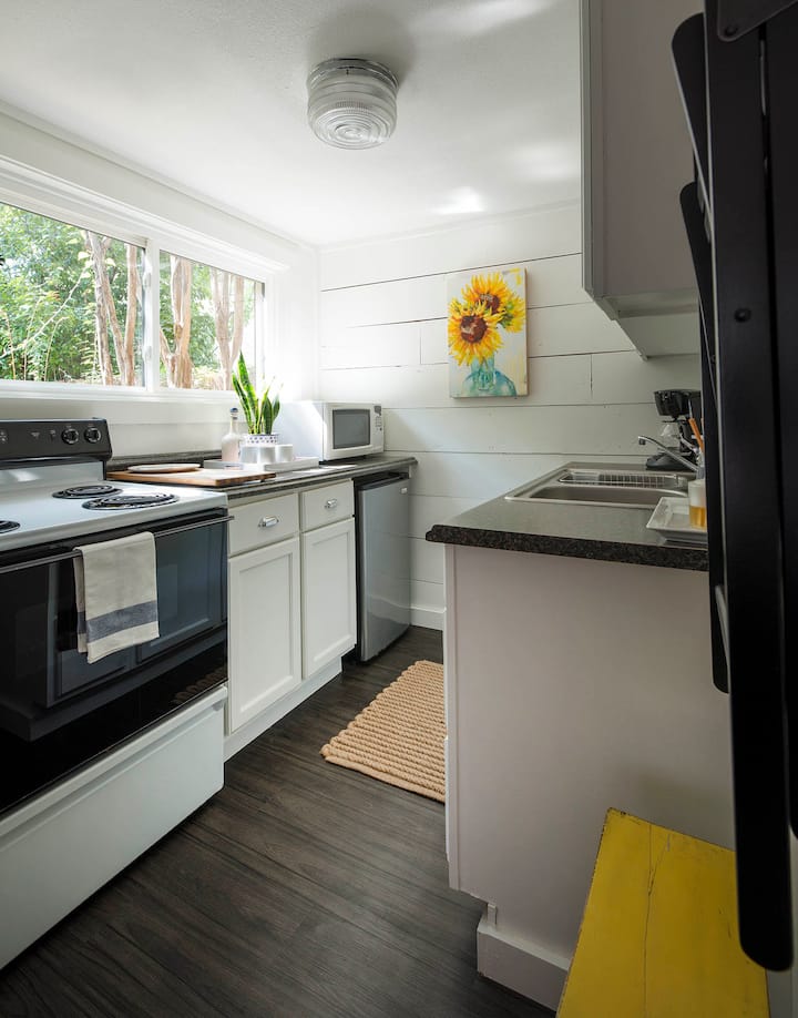 Charming 'M Streets' Guest Cottage Apartments for Rent in Dallas